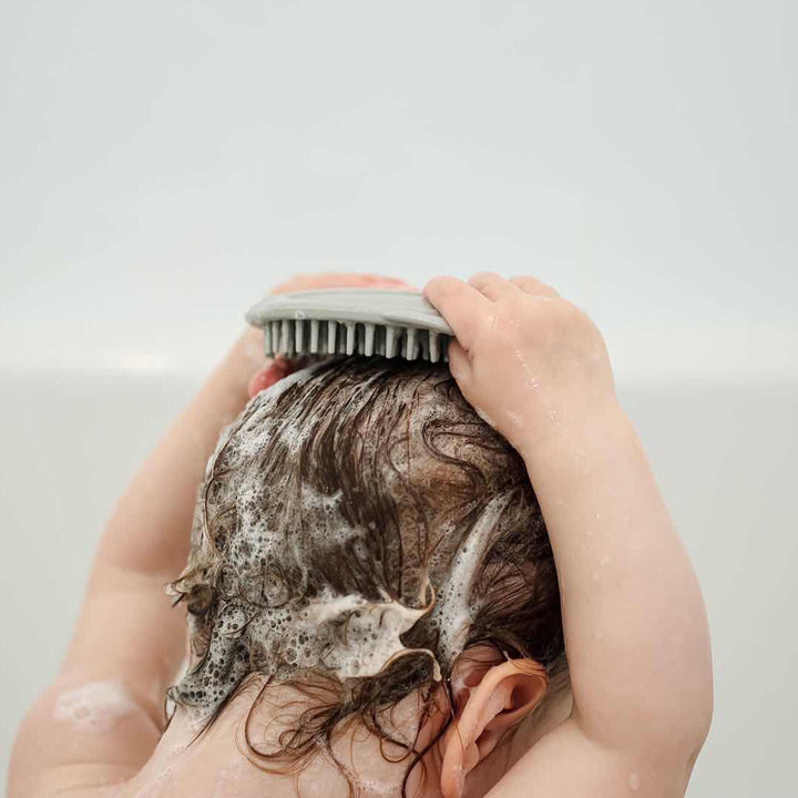 Haakaa shampoo børste til babyhoveder. Perfekt til arp | Den gode barsel – Dengodebarselshop